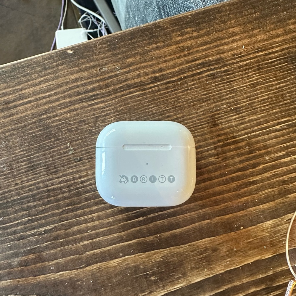 Apple AirPods 3rd generation with MagSafe/wireless charging case